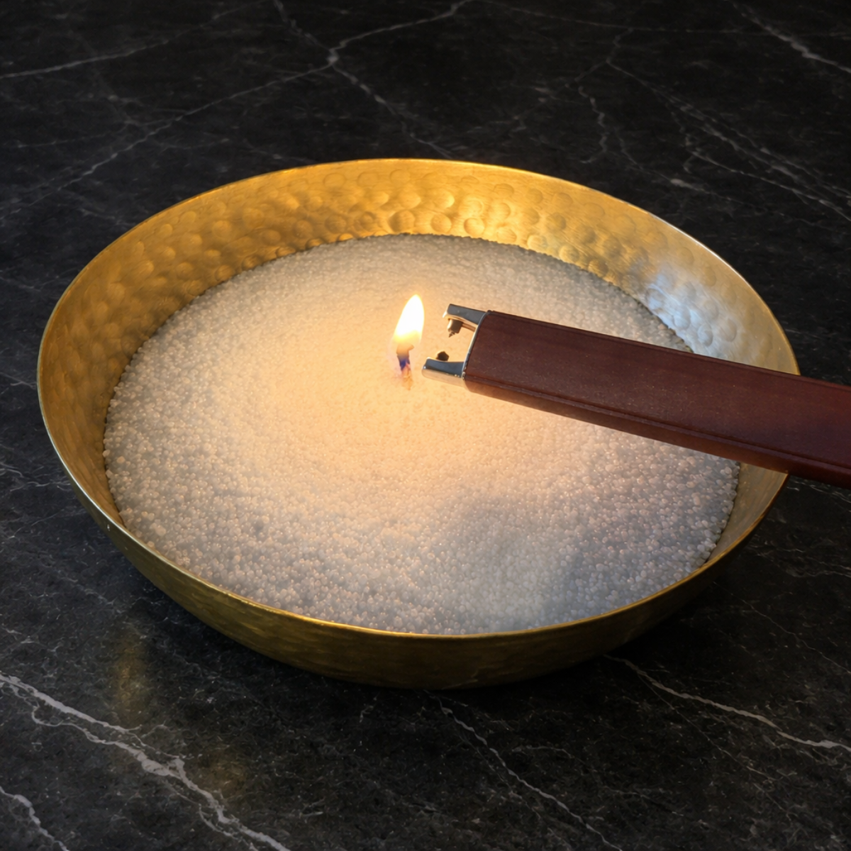 Le briquet Soulomia : l’outil idéal pour allumer vos bougies perlées