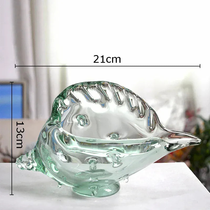 Vase en verre soufflé en forme de conque