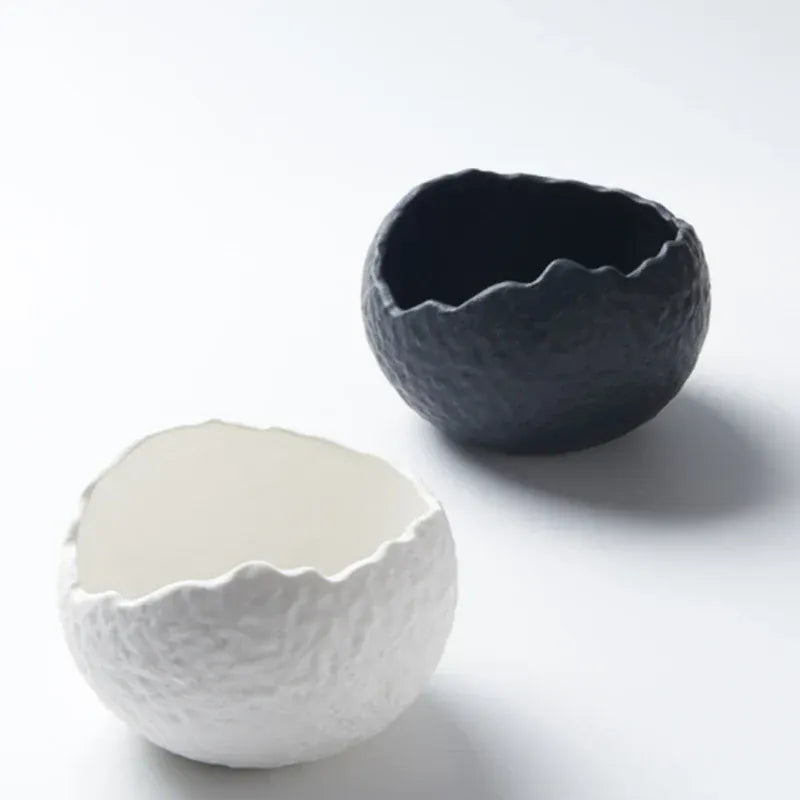 Vase en céramique blanc forme coquille d’œuf