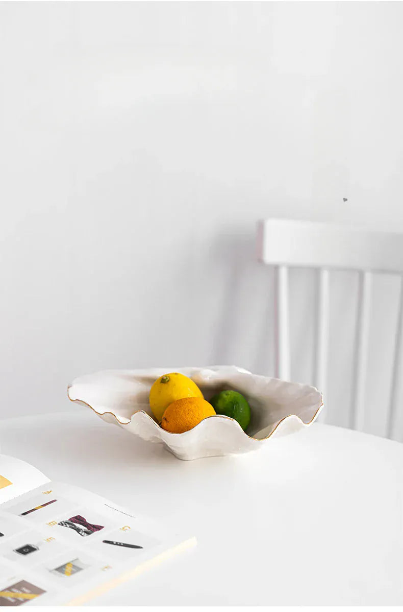 Vase en céramique bord doré forme coquillage