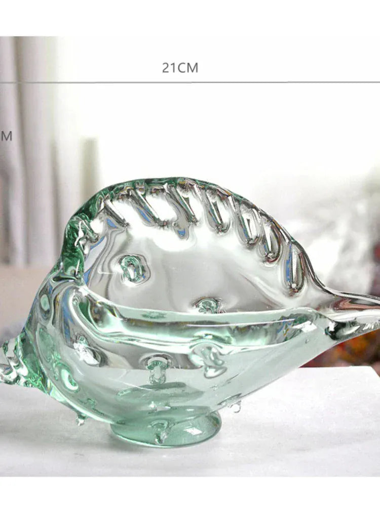 Vase en verre soufflé en forme de conque