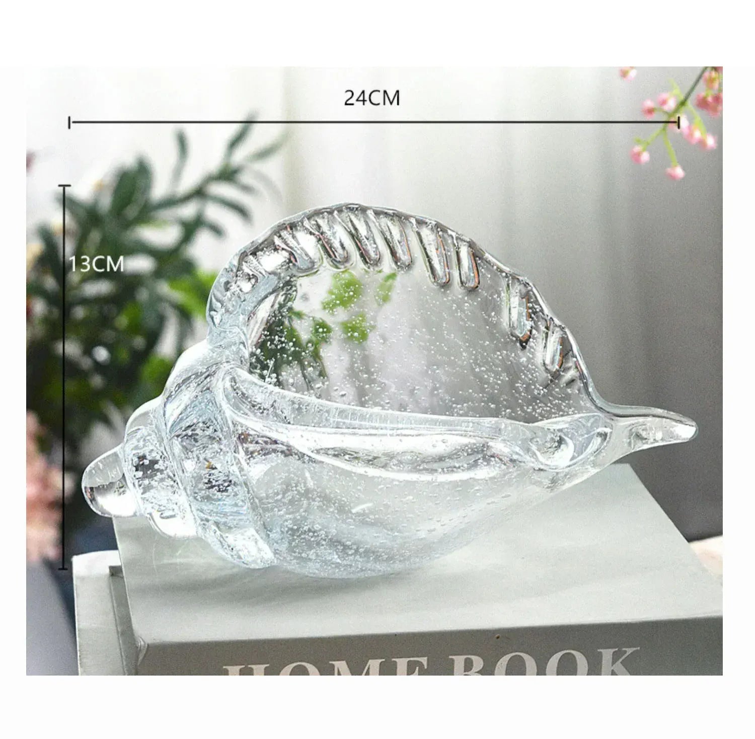 Vase en verre soufflé en forme de conque