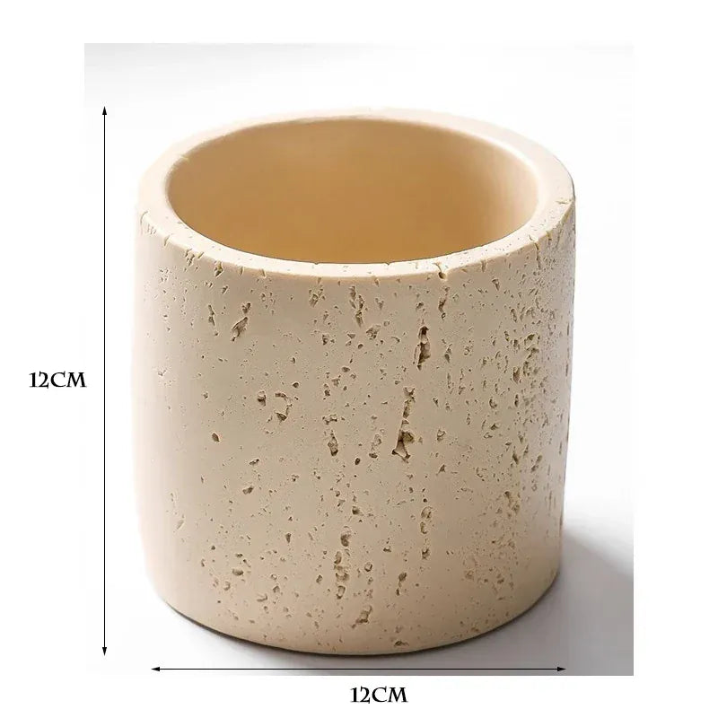 Vase en marbre travertin avec finition texturée