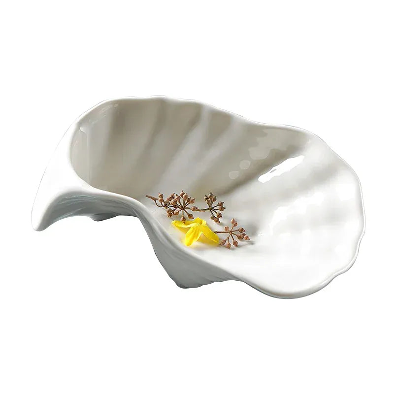 Vase en céramique design coquillage ondulé