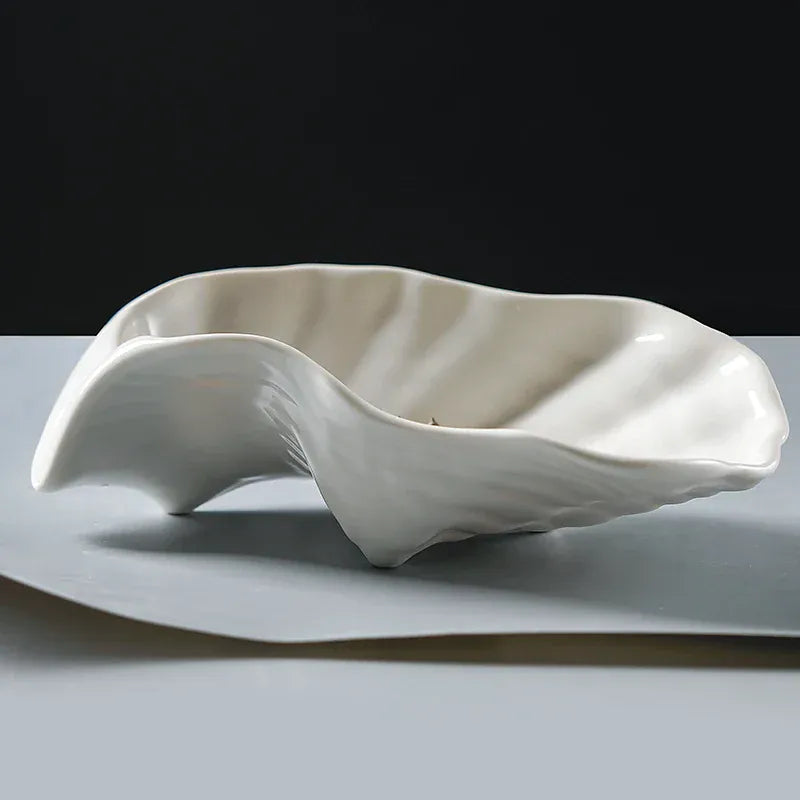 Vase en céramique design coquillage ondulé