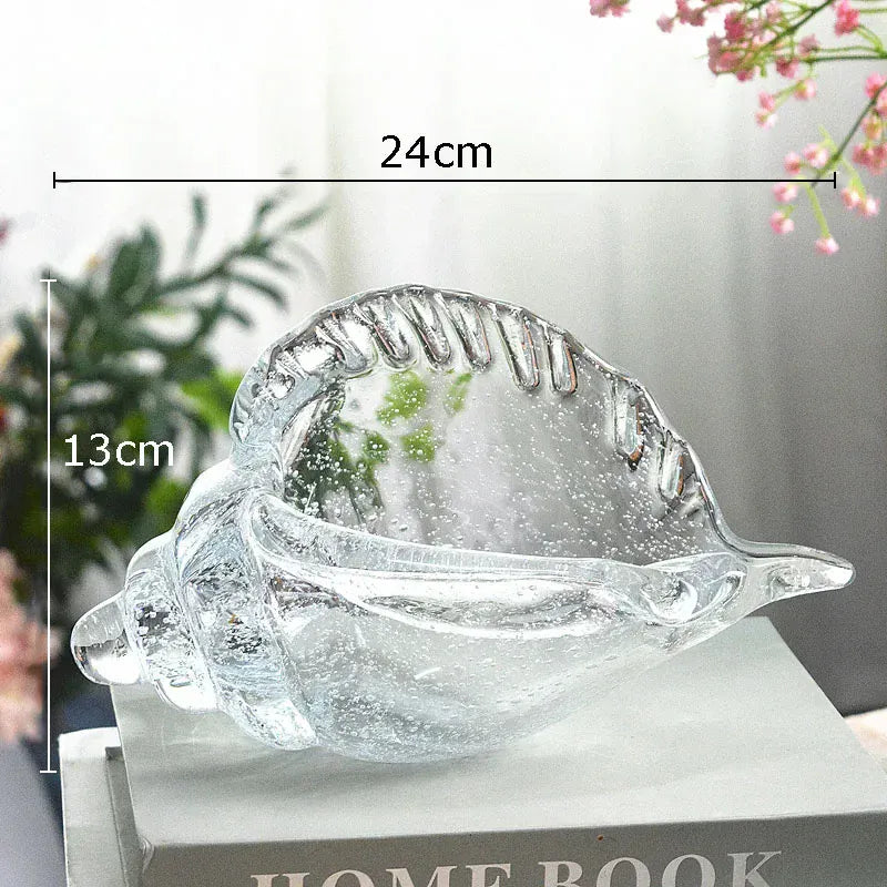 Vase en verre soufflé en forme de conque