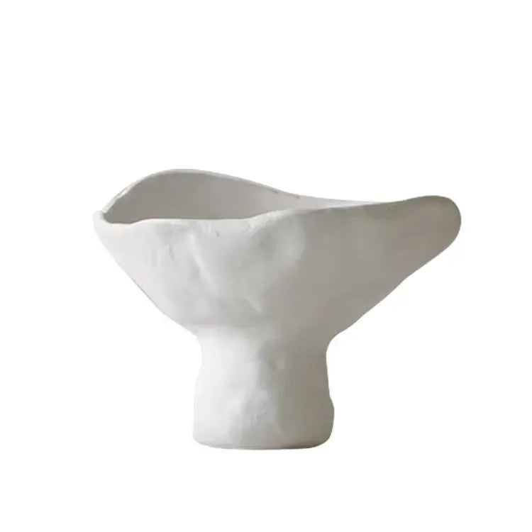 Vase en résine sur pied design moderne