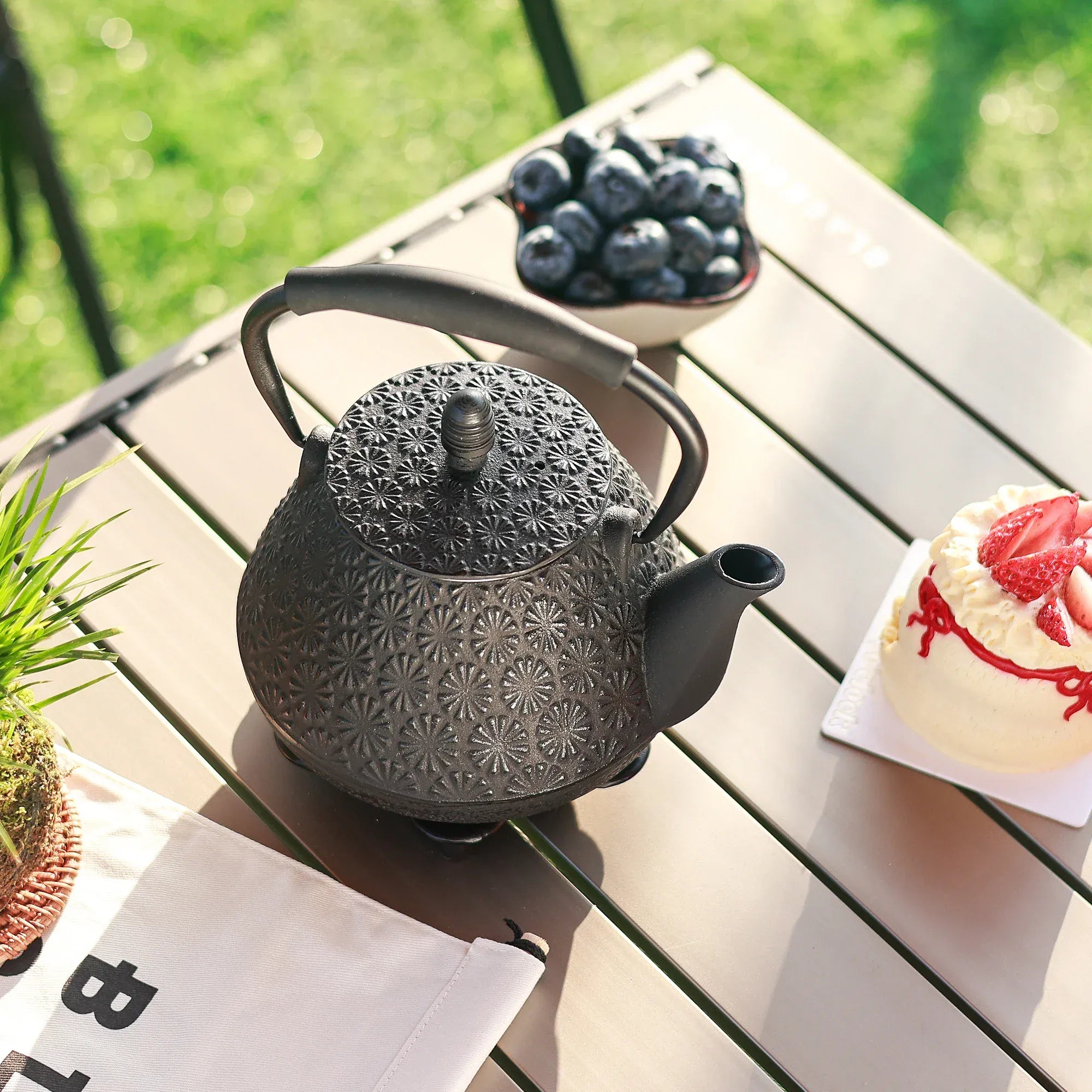 Théière japonaise en fonte – Motif fleurs de cerisier 950 mL