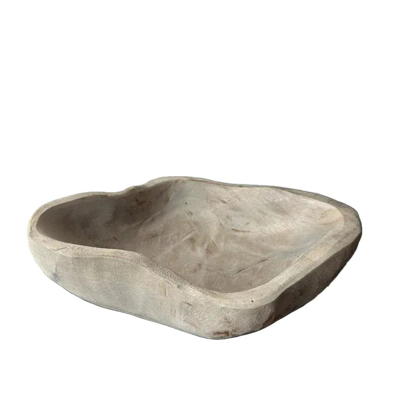 Vase en bois sculpté