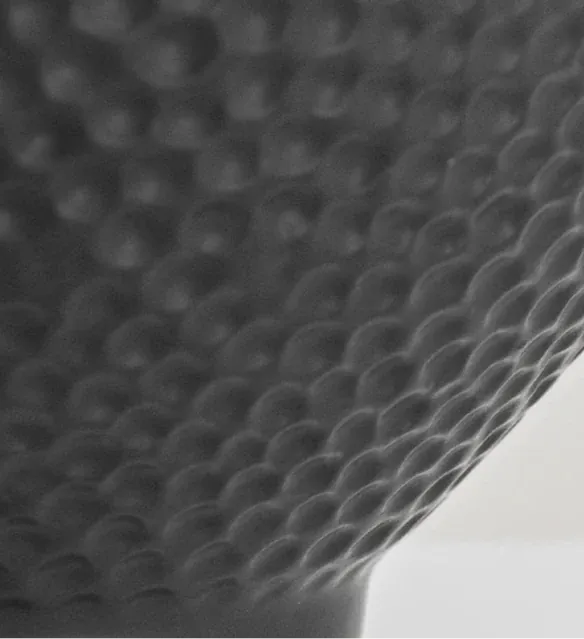 Vase en céramique noir doré en forme de coquille