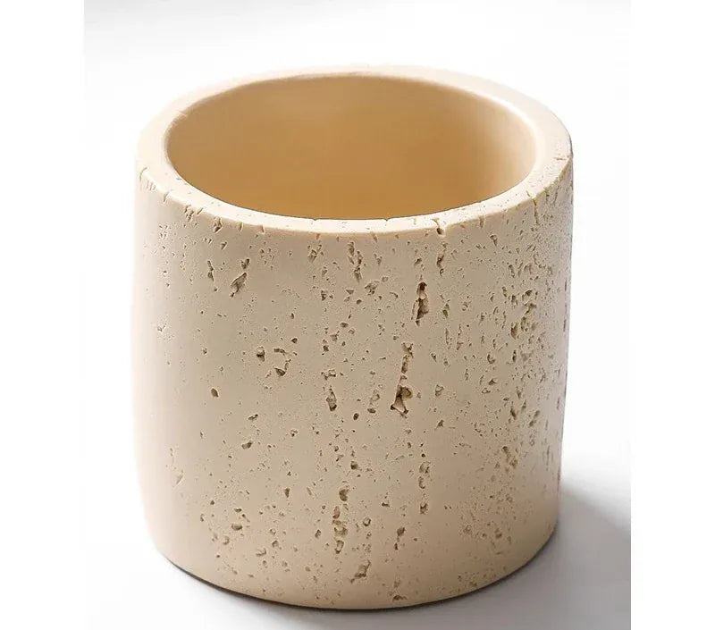 Vase en marbre travertin avec finition texturée